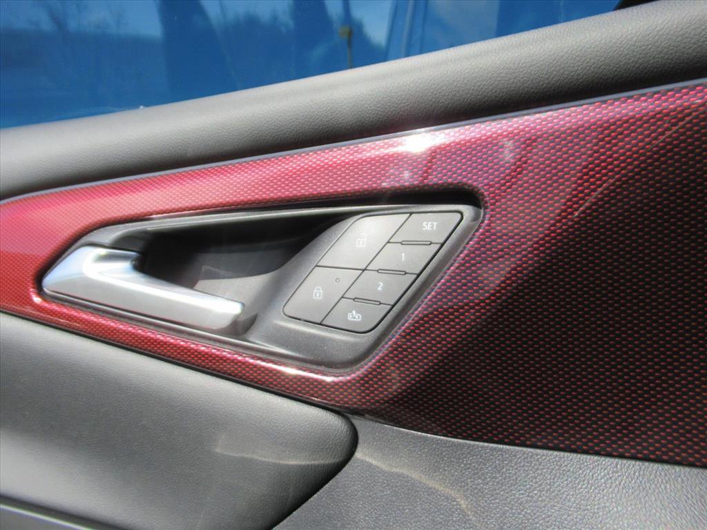 Used 2024 Chevrolet Traverse RS image 29