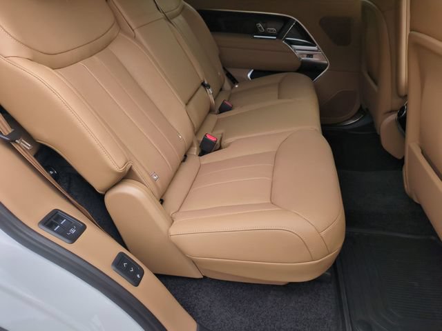New 2026 Land Rover Range Rover Long Wheelbase SE AWD/4WD image 17