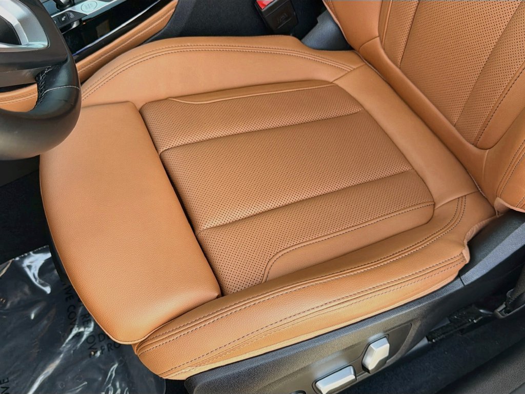 Used 2023 BMW X4 xDrive30i w/ Parking Assistance Package AWD/4WD image 18