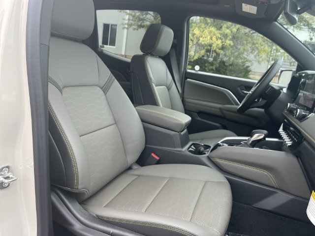 New 2026 Chevrolet Colorado ZR2 w/ Technology Package AWD/4WD image 17