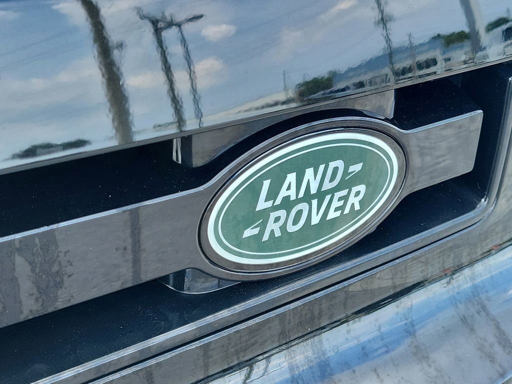 Certified 2025 Land Rover Defender 110 V8 AWD/4WD image 10