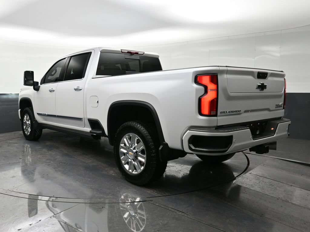 Used 2025 Chevrolet Silverado 2500 High Country w/ High Country Premium Package AWD/4WD image 3