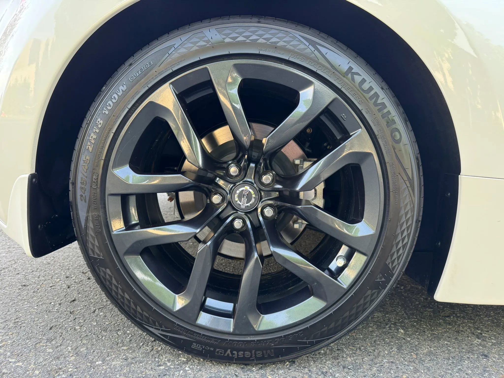 Used 2015 Nissan 370Z Roadster RWD image 18