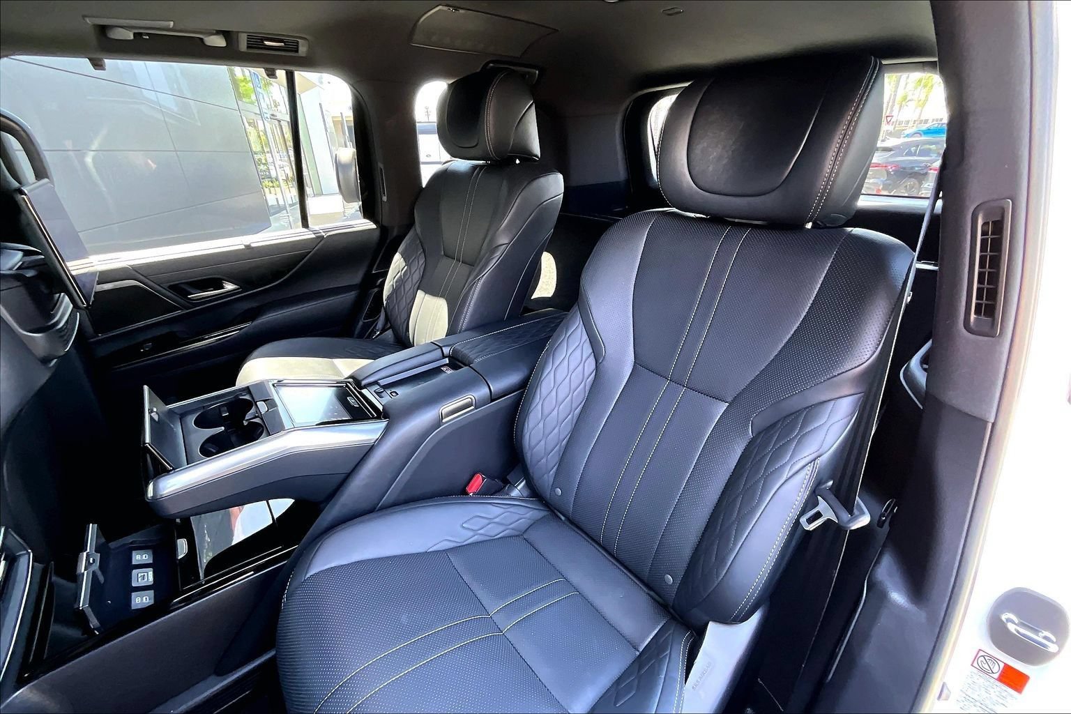 Used 2022 Lexus LX 600 4WD w/ Accessory Package (Z1) image 26