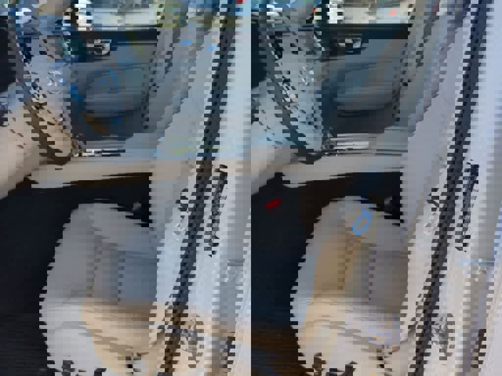 Certified 2025 Volvo XC60 T8 Core w/ Protection Package Premier image 15