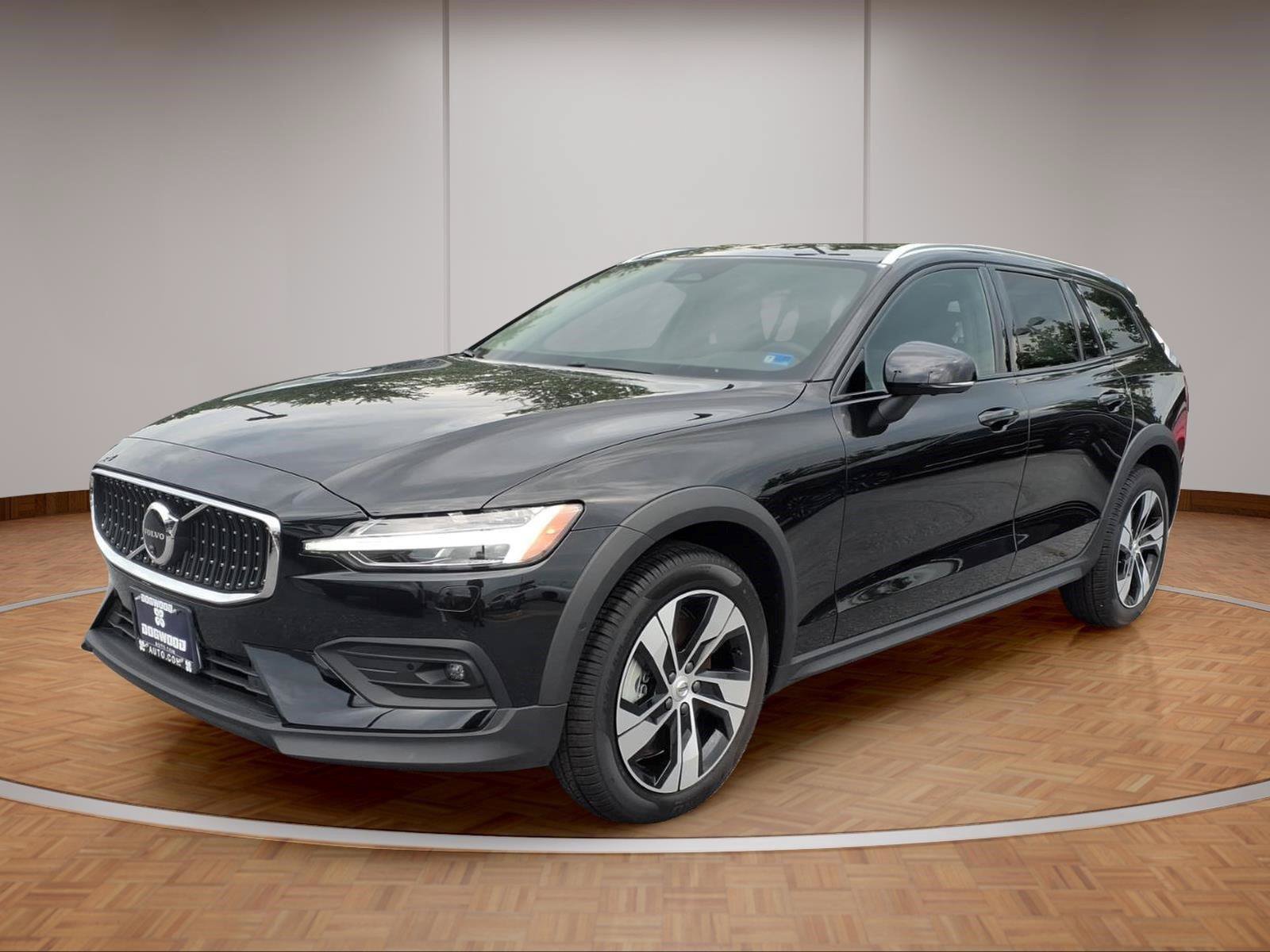 New 2026 Volvo V60 B5 Cross Country Plus w/ Climate Package AWD/4WD image 3