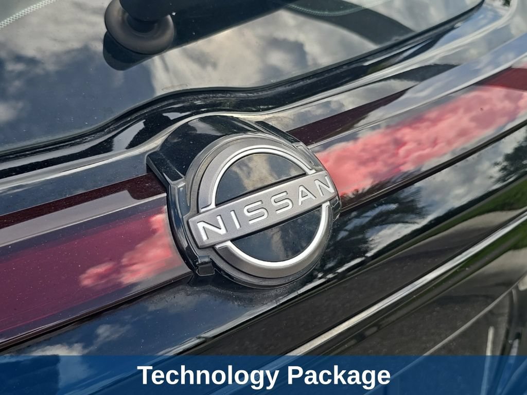 Used 2023 Nissan Kicks SR w/ SR Premium Package FWD image 14