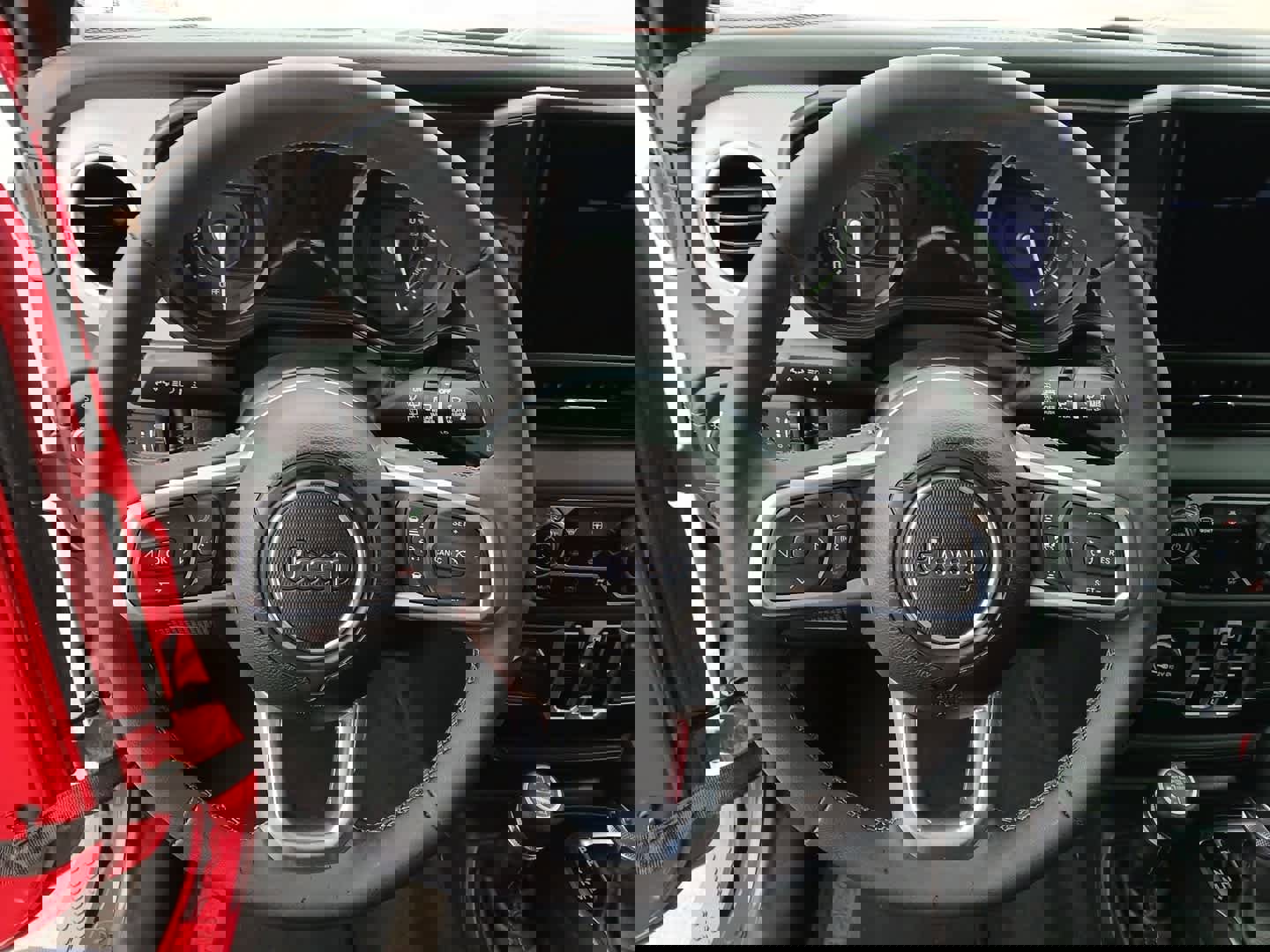 Used 2025 Jeep Wrangler Sahara image 31