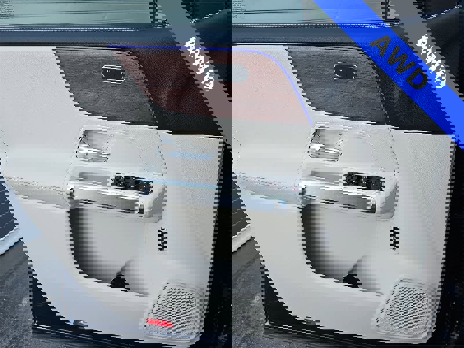 Used 2022 Mercedes-Benz GLB 250 4MATIC w/ Premium Package Lite image 27