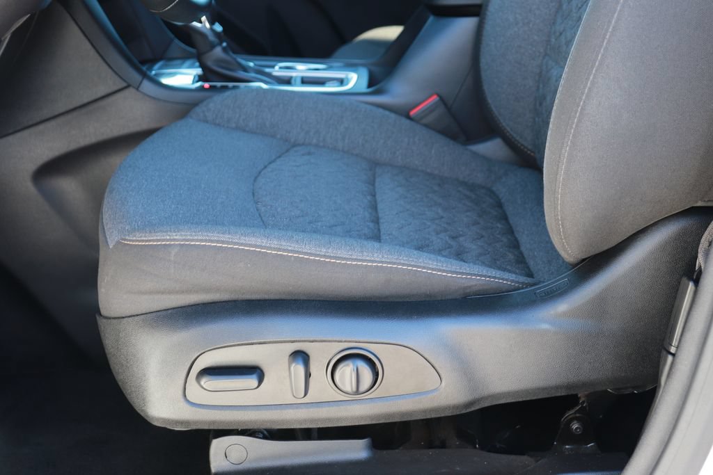 Used 2024 Chevrolet Equinox LT FWD image 11