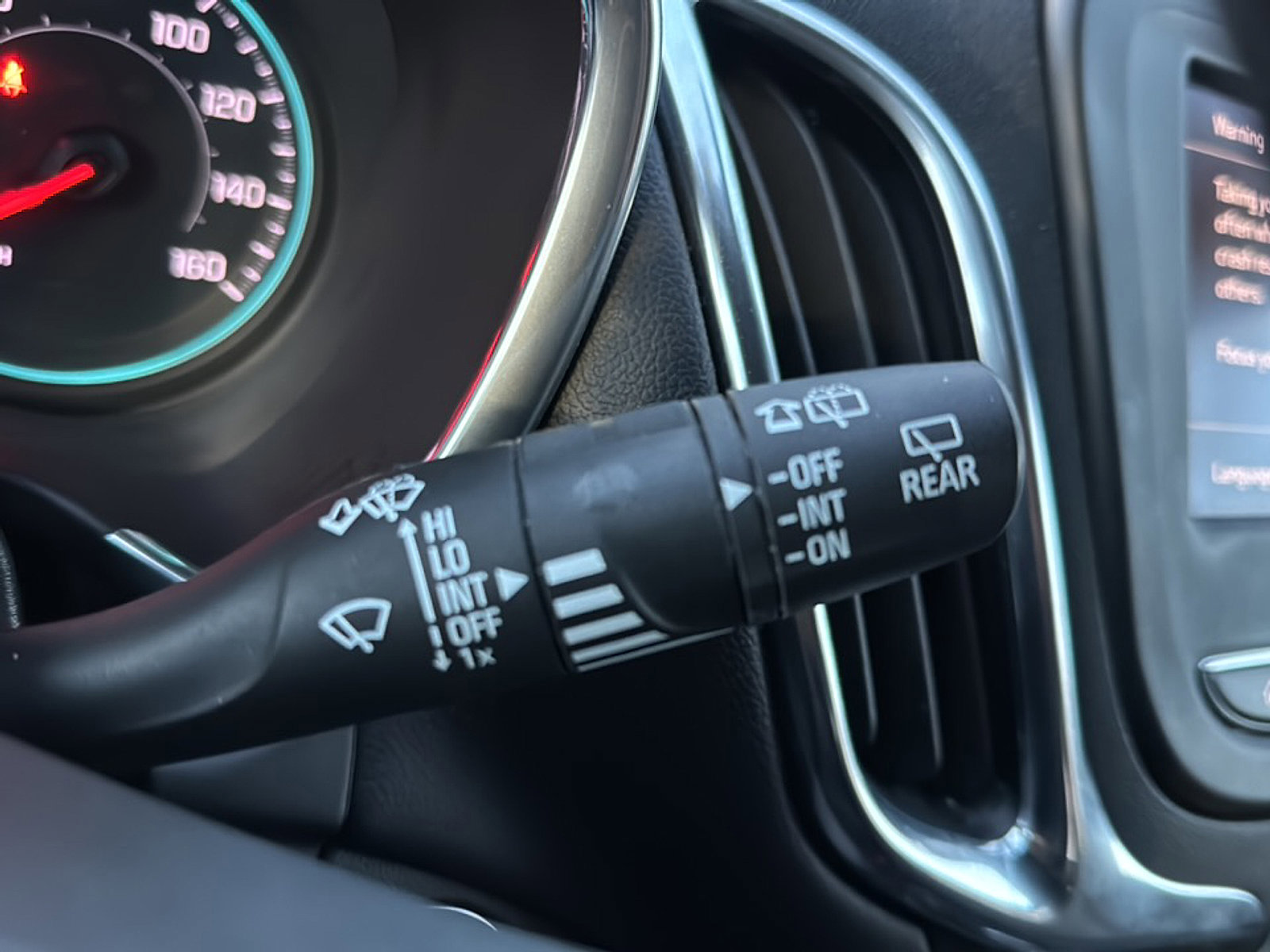 Used 2023 Chevrolet Equinox LT image 31