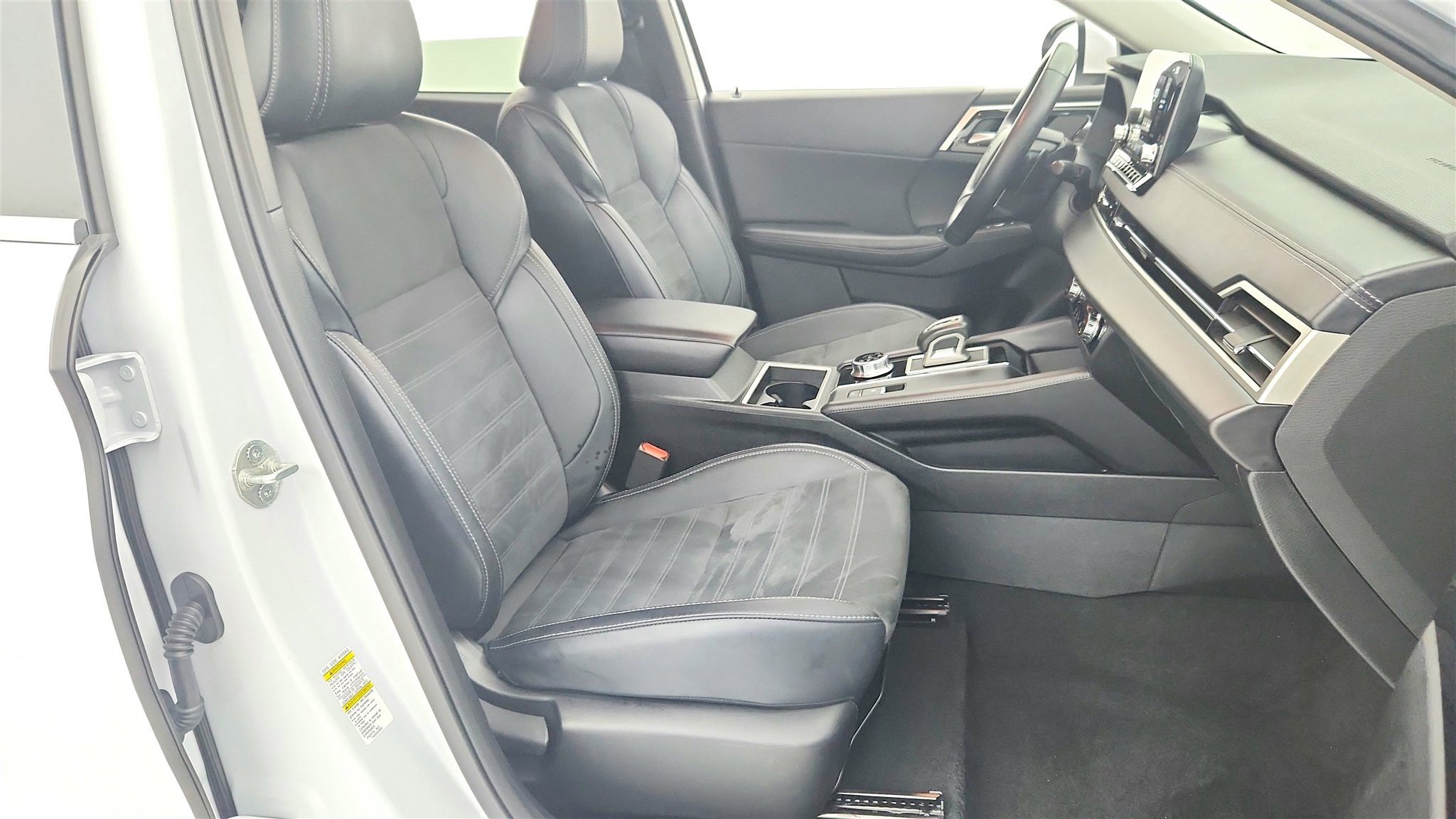 Used 2024 Mitsubishi Outlander FWD image 19