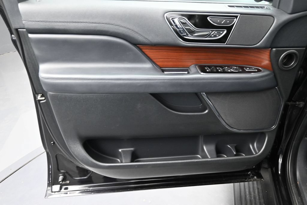 Used 2022 Lincoln Navigator Reserve AWD/4WD image 14