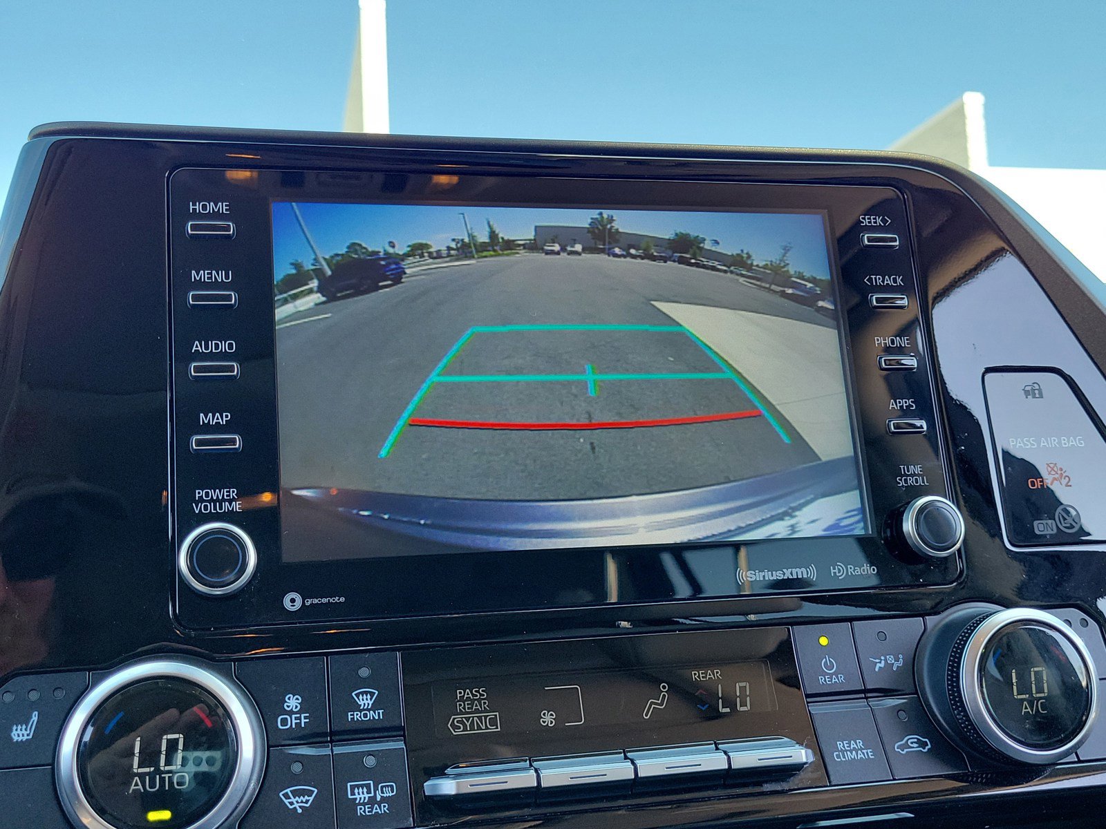 Used 2021 Toyota Highlander XLE image 24