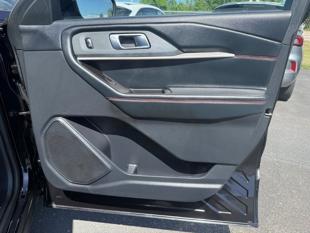 Certified 2025 Ford Explorer ST-Line w/ ST-Line Street Pack AWD/4WD image 25
