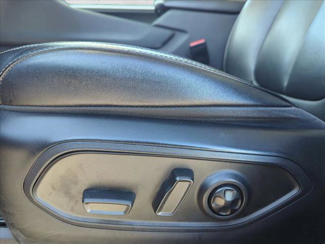 Used 2023 Jeep Grand Cherokee L Limited w/ Black Appearance Package image 10