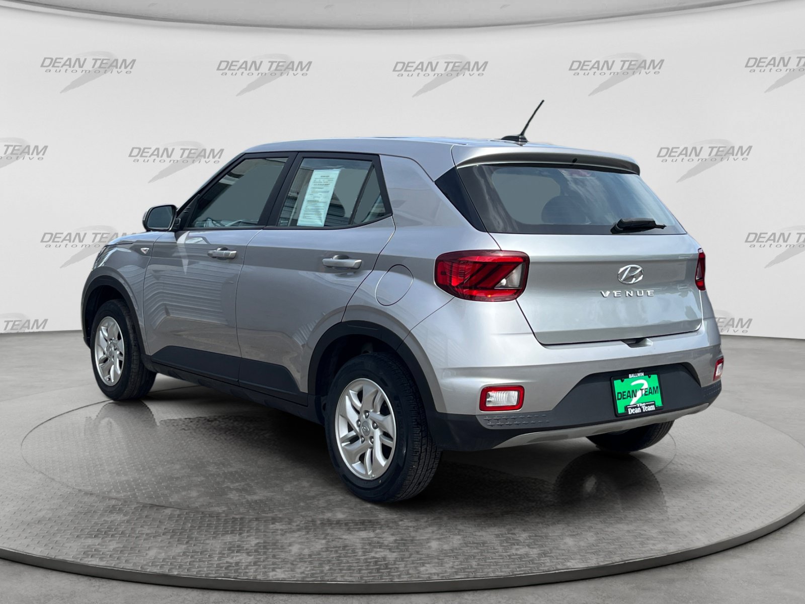 Used 2024 Hyundai Venue SE FWD image 6