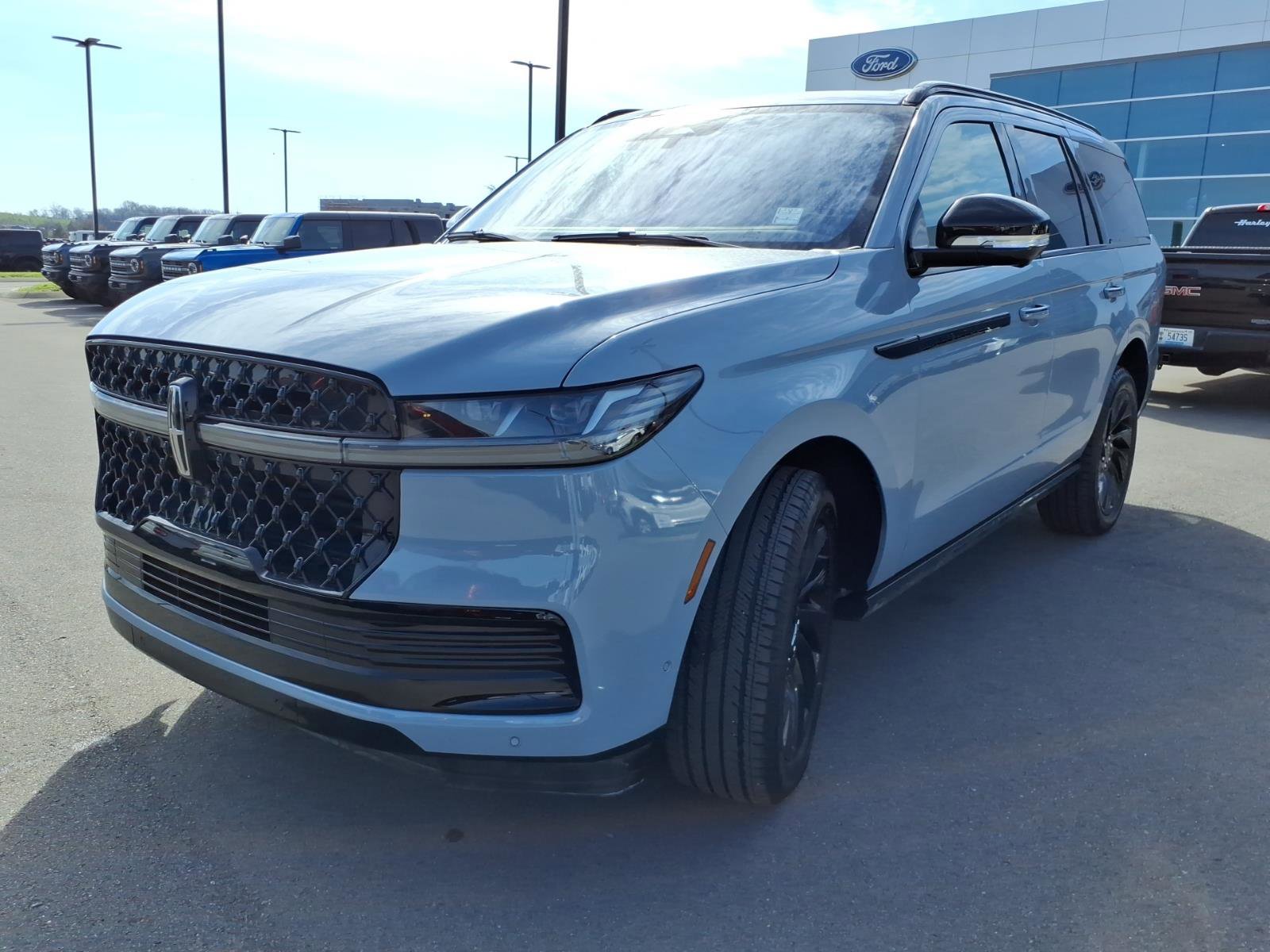 Used 2025 Lincoln Navigator Reserve w/ Jet Appearance Package image 7