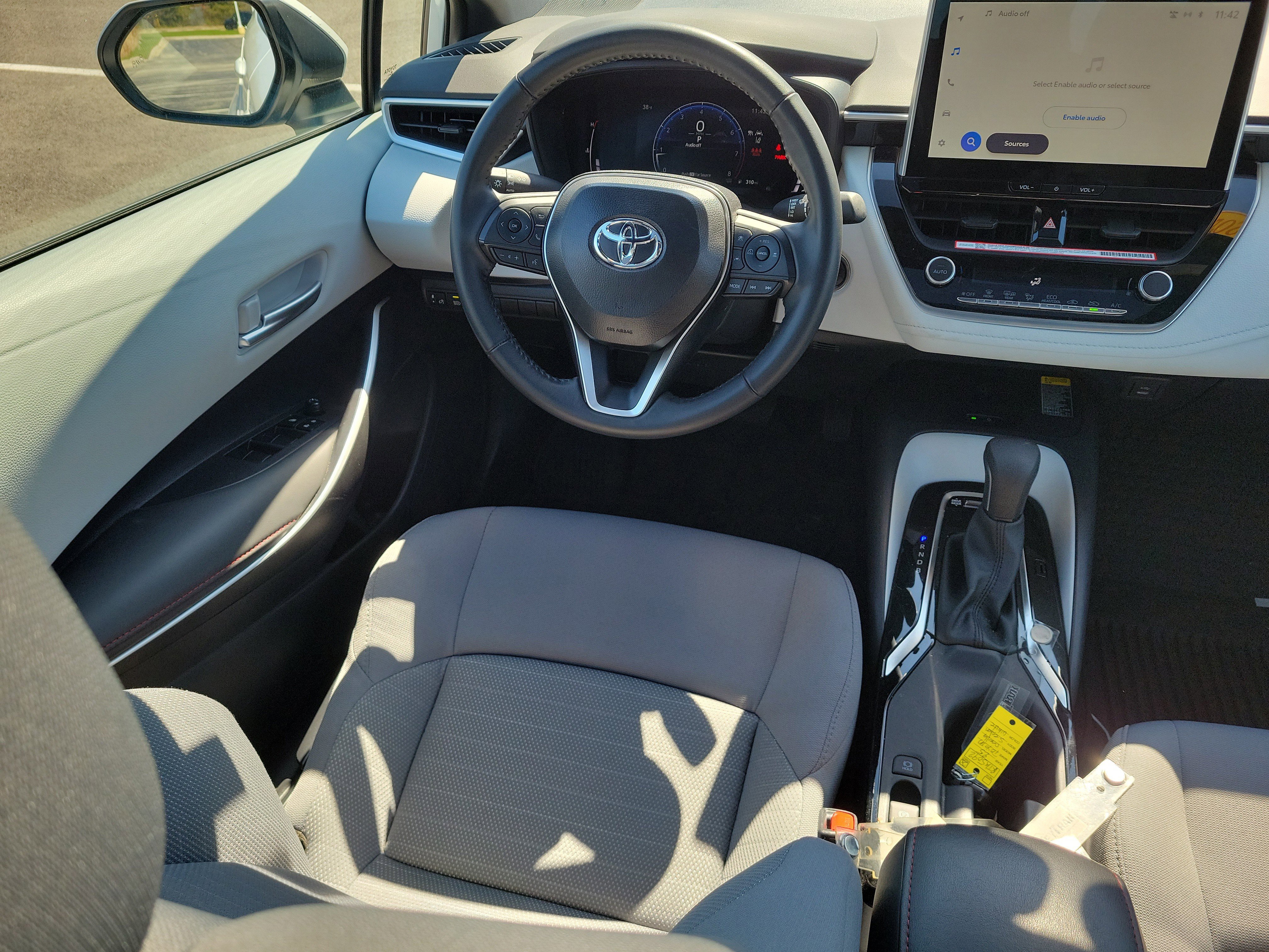 Used 2025 Toyota Corolla SE w/ SE Premium Package image 13