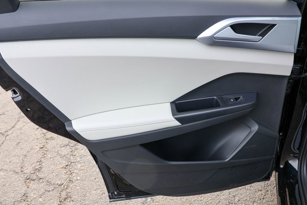 Used 2025 Volkswagen Taos SE image 28