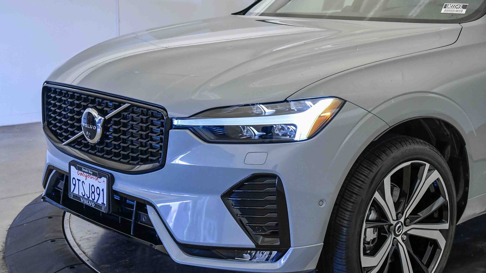 Certified 2025 Volvo XC60 B5 Ultra w/ Protection Package Premier image 9