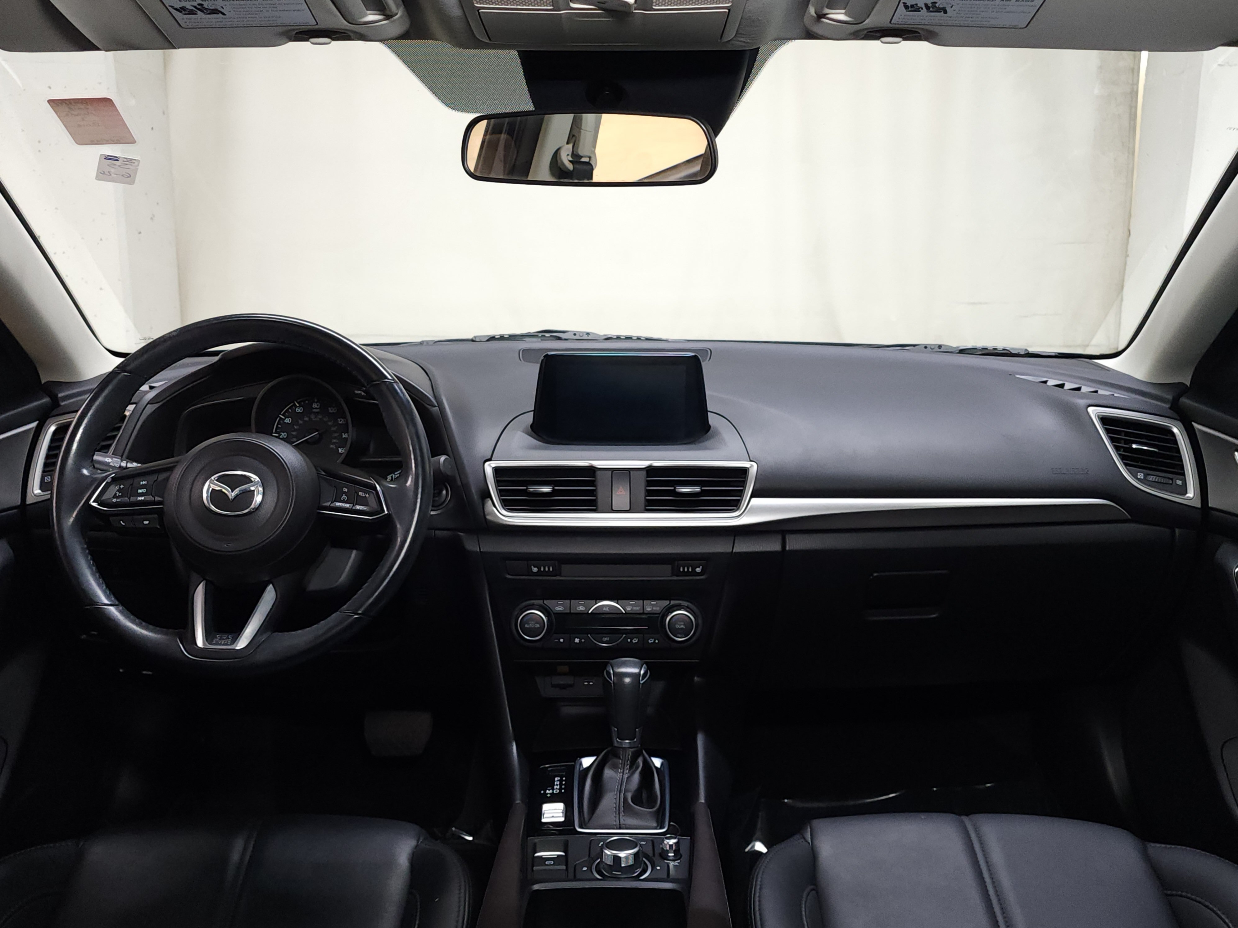 Used 2018 MAZDA MAZDA3 Touring FWD image 25
