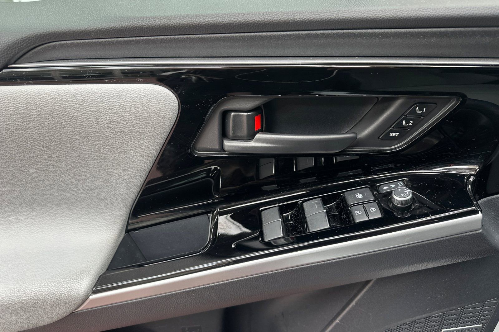 Used 2024 Subaru Solterra Limited image 14