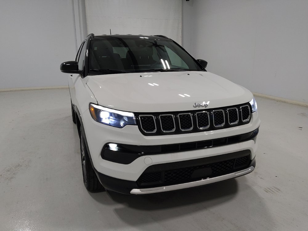 Used 2023 Jeep Compass Limited w/ Elite Group AWD/4WD image 14