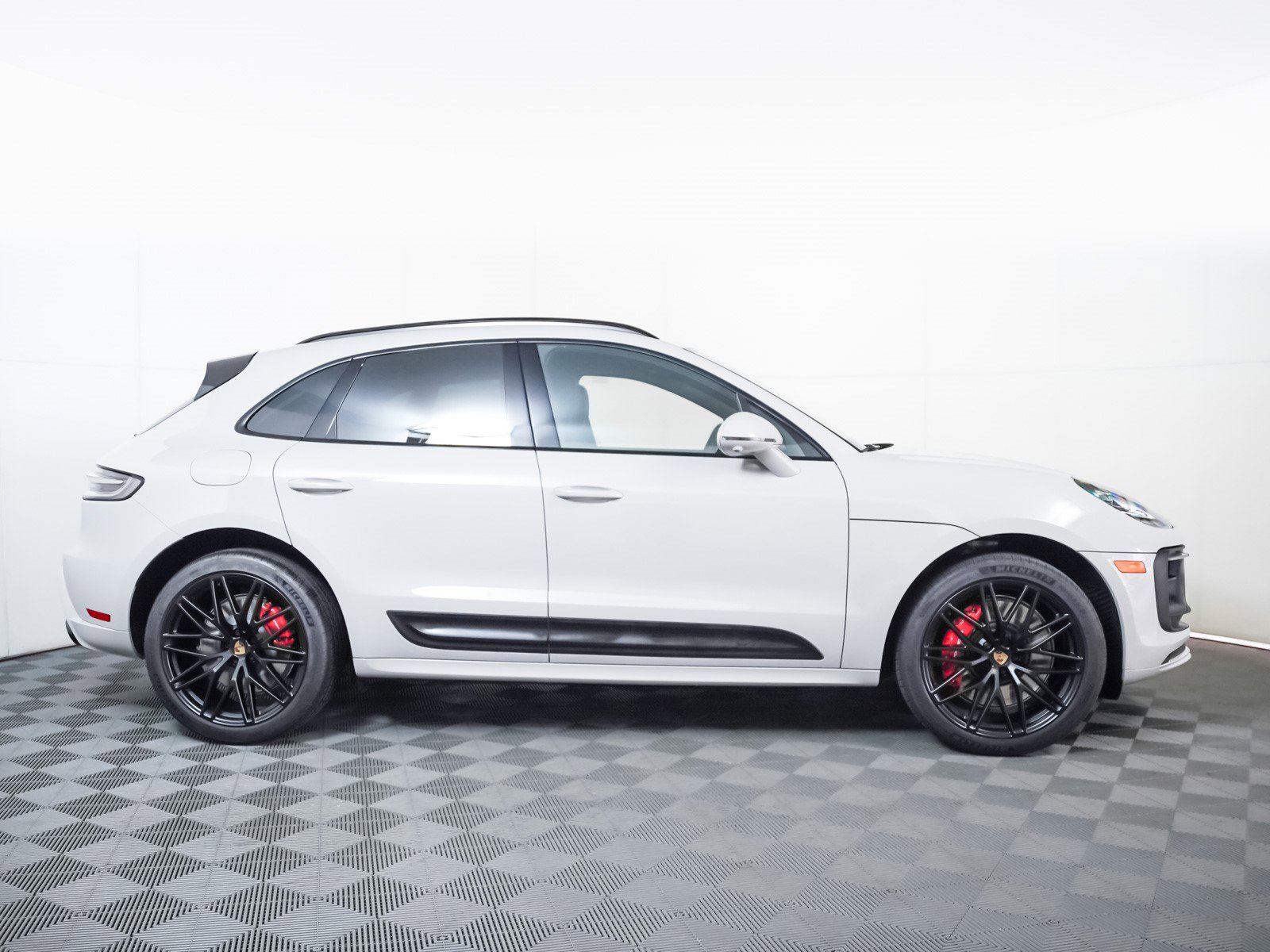 Used 2026 Porsche Macan GTS image 9
