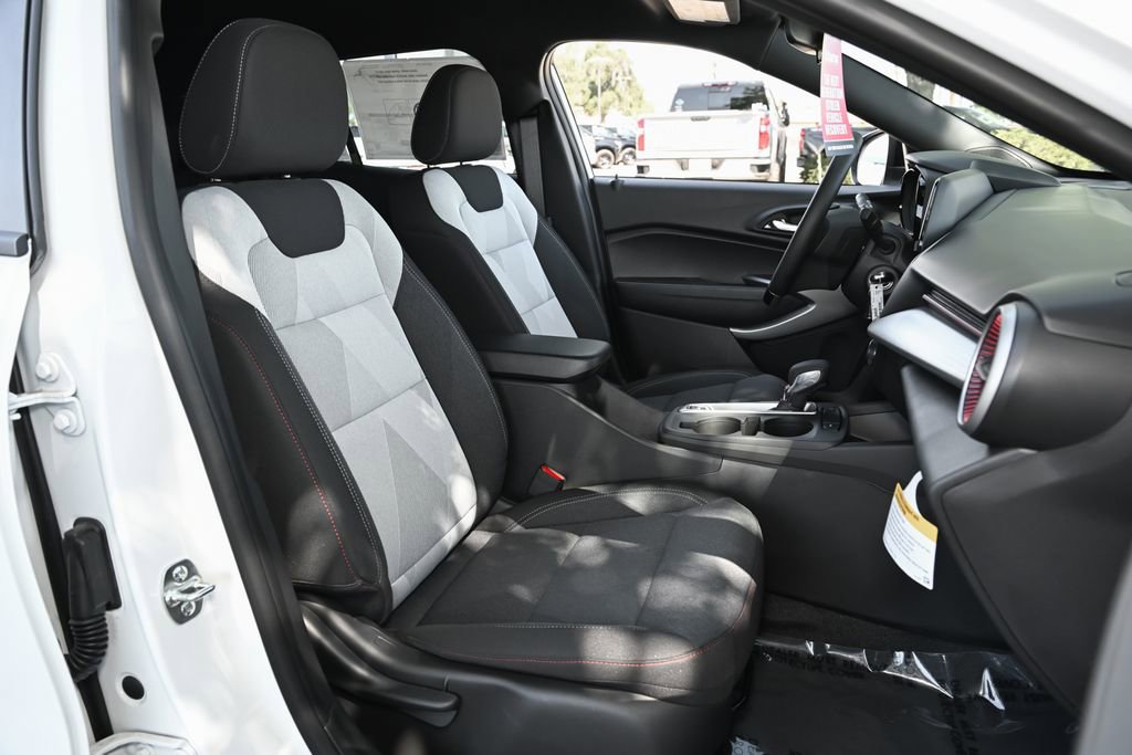 New 2026 Chevrolet Trax RS FWD image 32