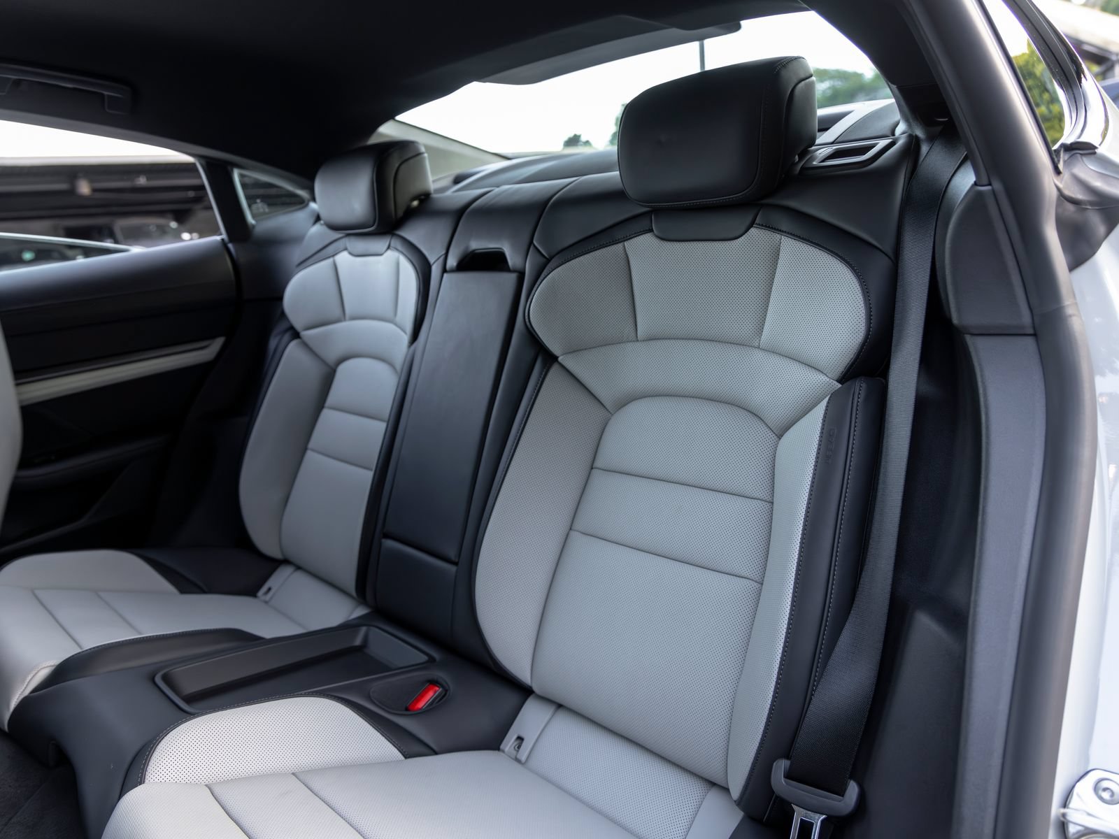 Certified 2025 Porsche Taycan AWD/4WD image 42