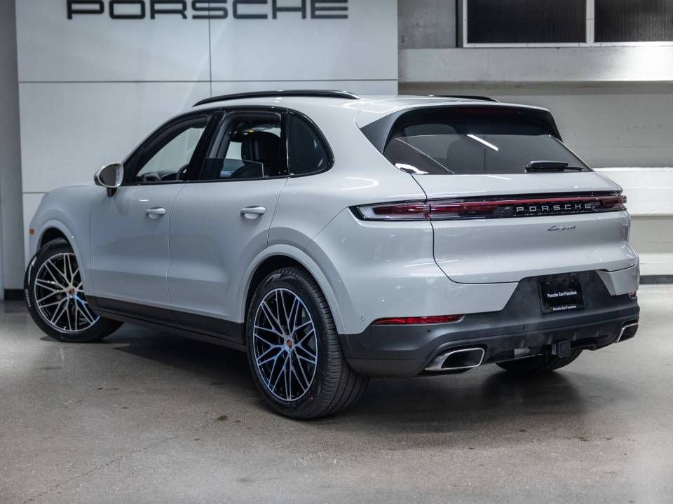 Certified 2026 Porsche Cayenne AWD/4WD image 3