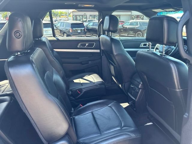Used 2017 Ford Explorer XLT w/ Equipment Group 202A AWD/4WD image 29