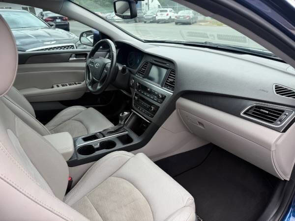 Used 2017 Hyundai Sonata Sport w/ Value Edition Package 02 FWD image 12