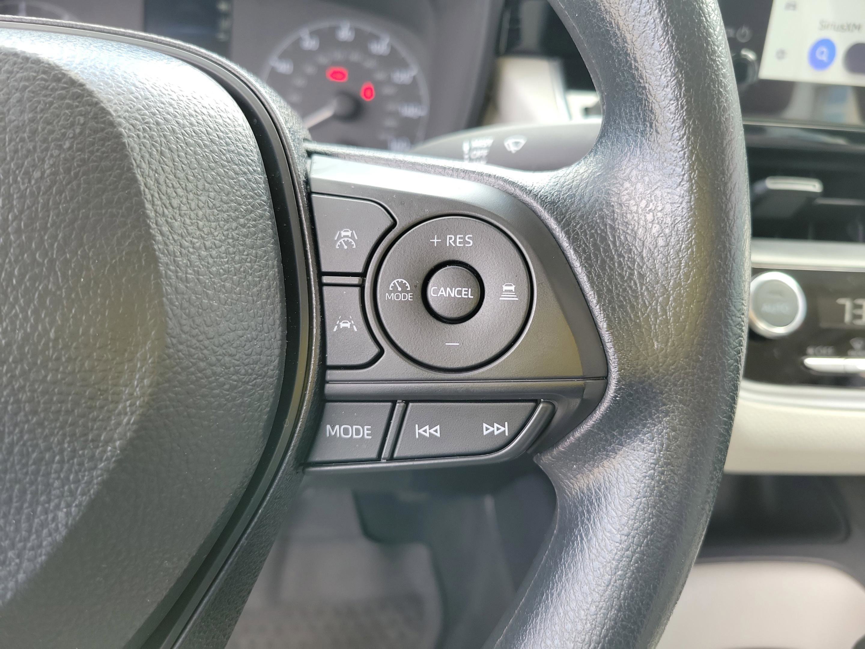 Used 2025 Toyota Corolla LE w/ Convenience Package image 8