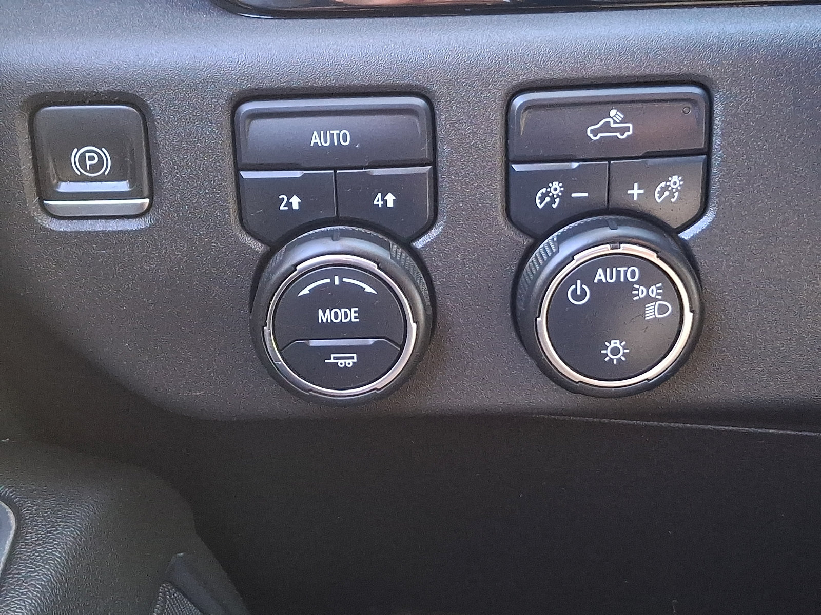 Used 2022 Chevrolet Silverado 1500 LT AWD/4WD image 24
