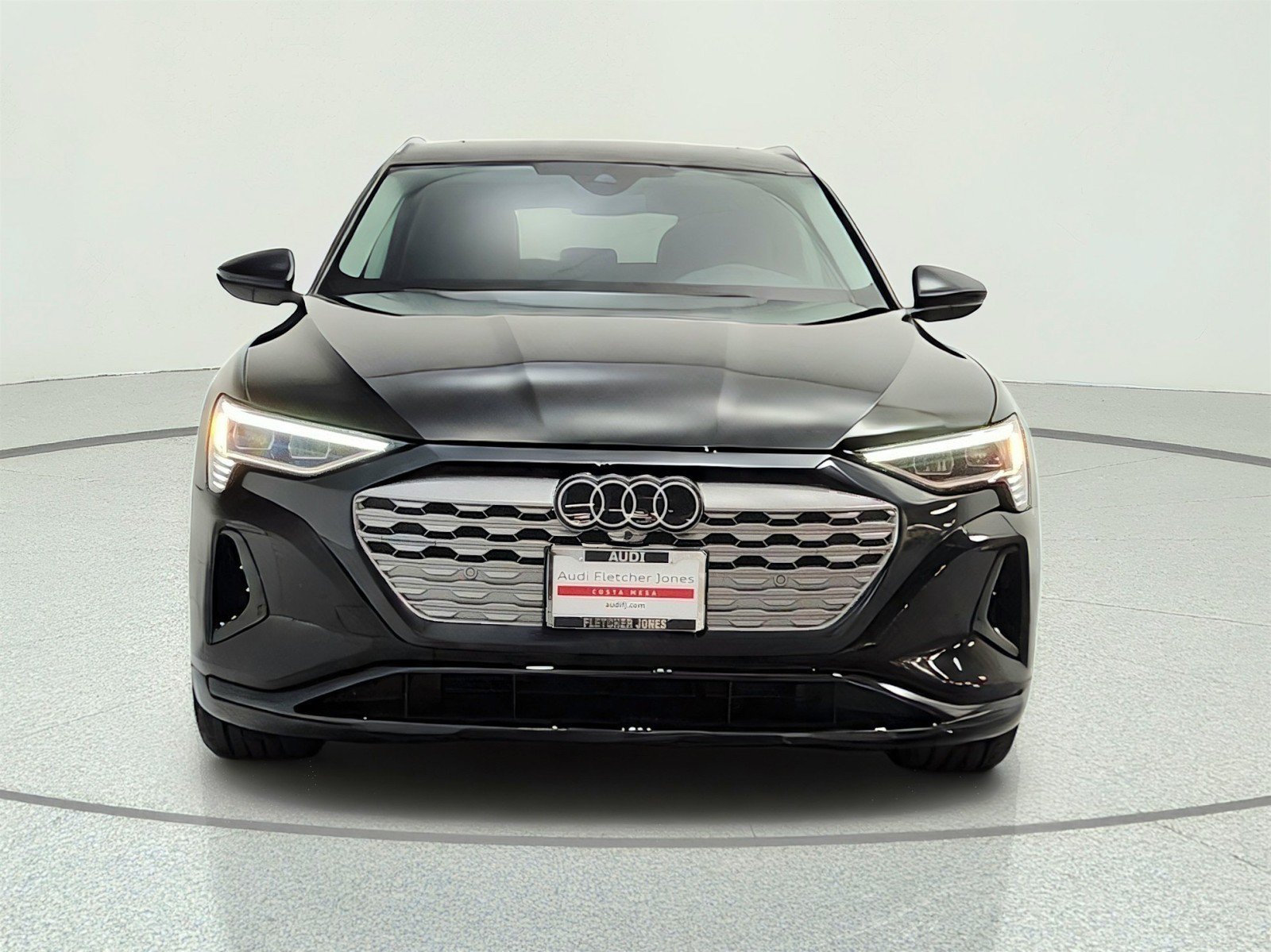 Used 2024 Audi Q8 e-tron Premium AWD/4WD image 2