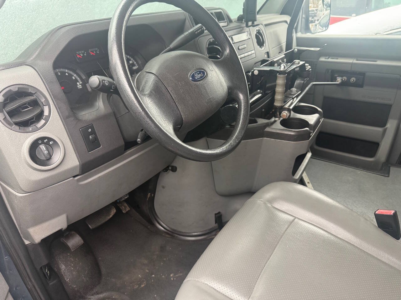 Used 2014 Ford E-350 and Econoline 350 Extended Super Duty w/ Power Group RWD image 15
