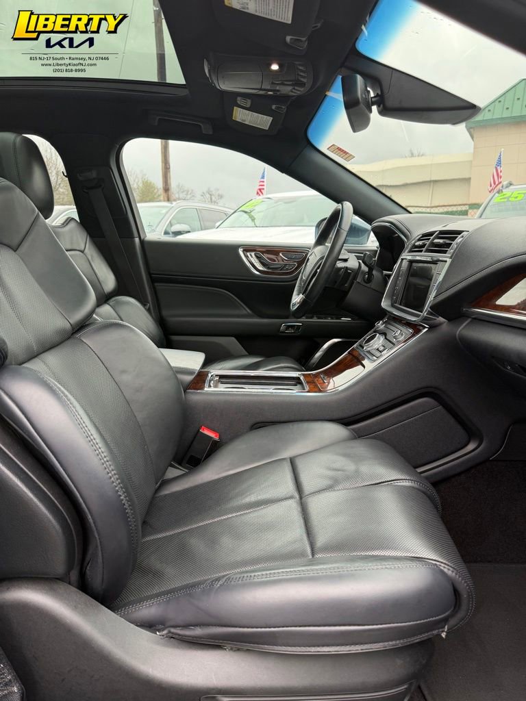 Used 2018 Lincoln Continental Reserve w/ Continental Climate Package image 9