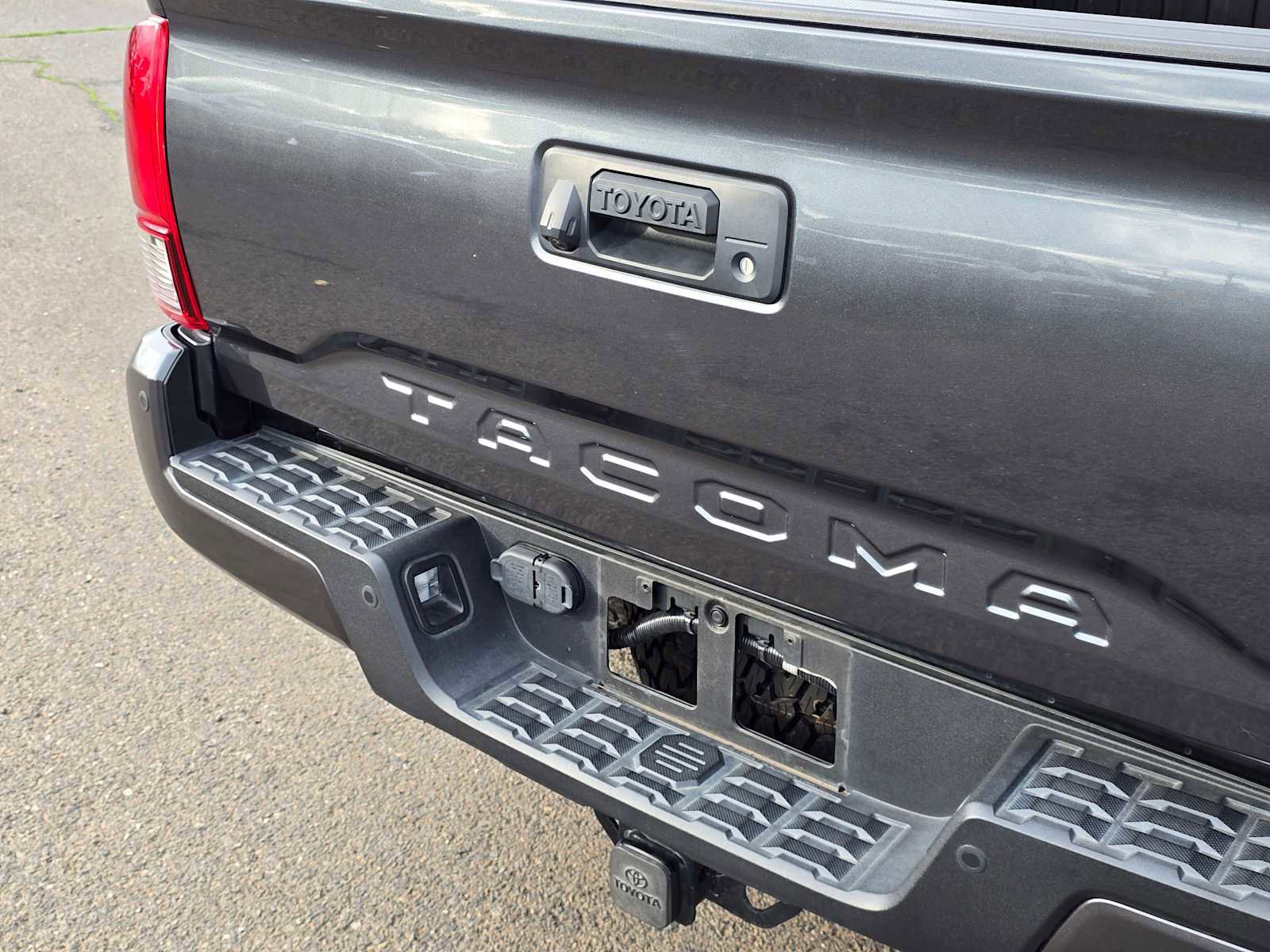 Used 2022 Toyota Tacoma TRD Off-Road image 16