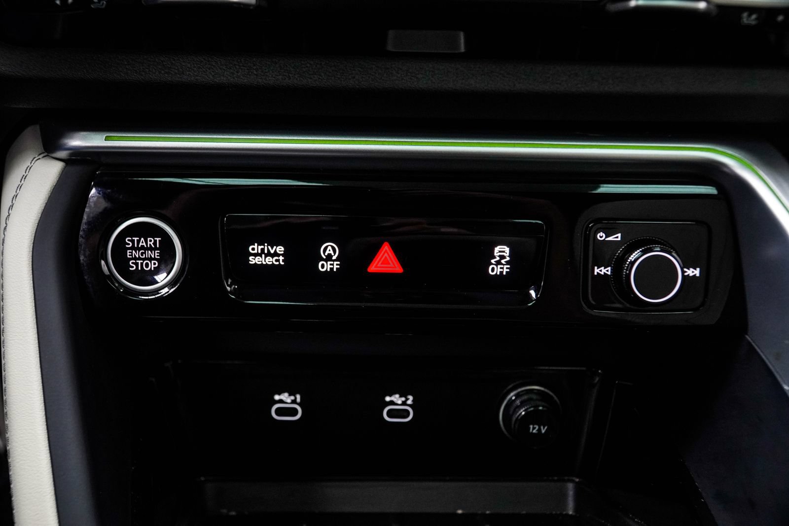 Used 2025 Audi Q5 Premium Plus w/ Premium Plus AWD/4WD image 23