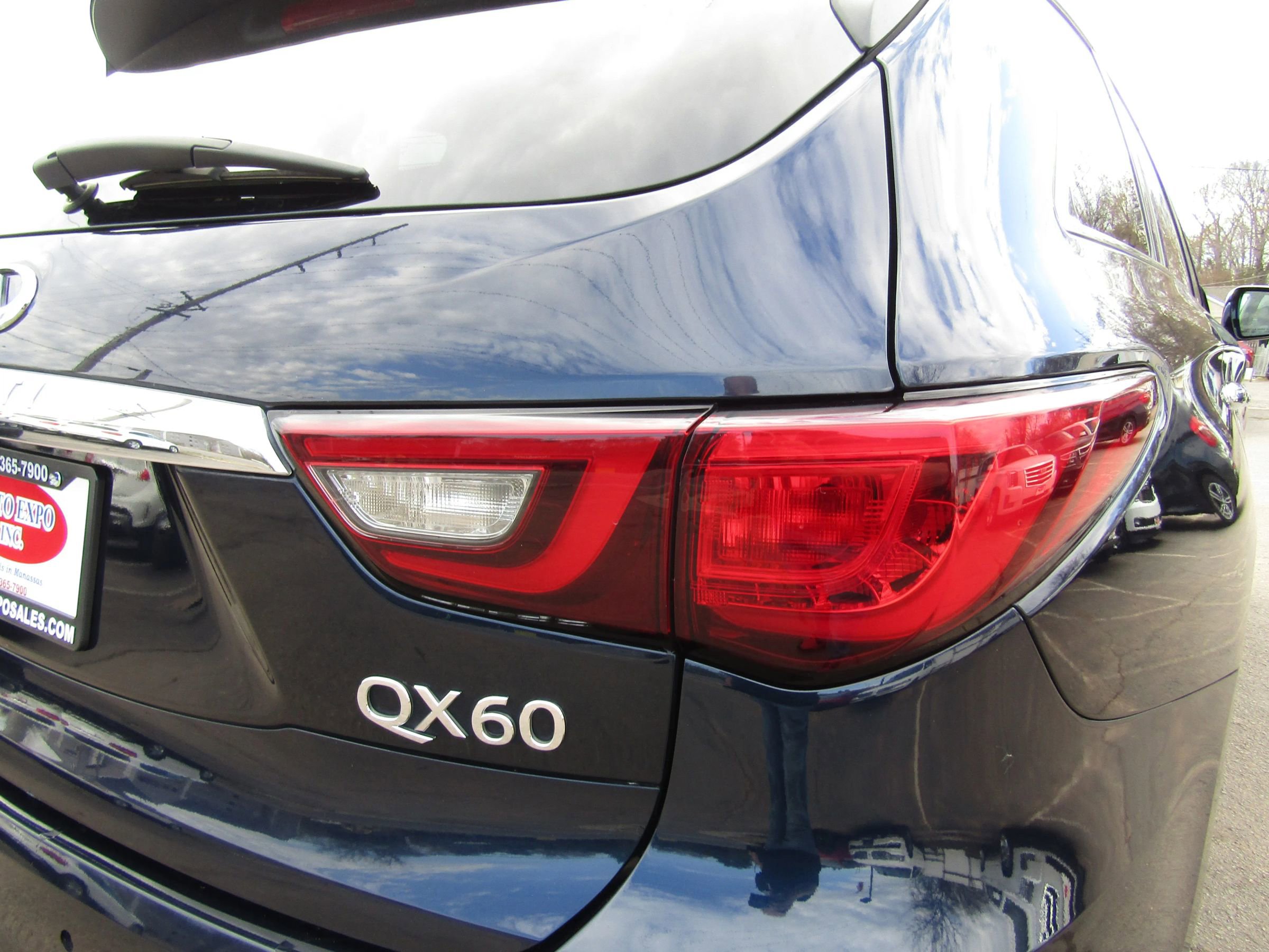 Used 2019 INFINITI QX60 Luxe w/ Essential Package image 9