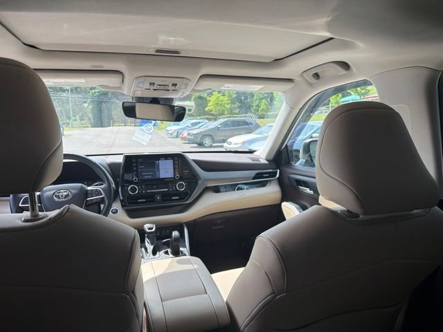 Used 2022 Toyota Highlander XLE AWD/4WD image 21