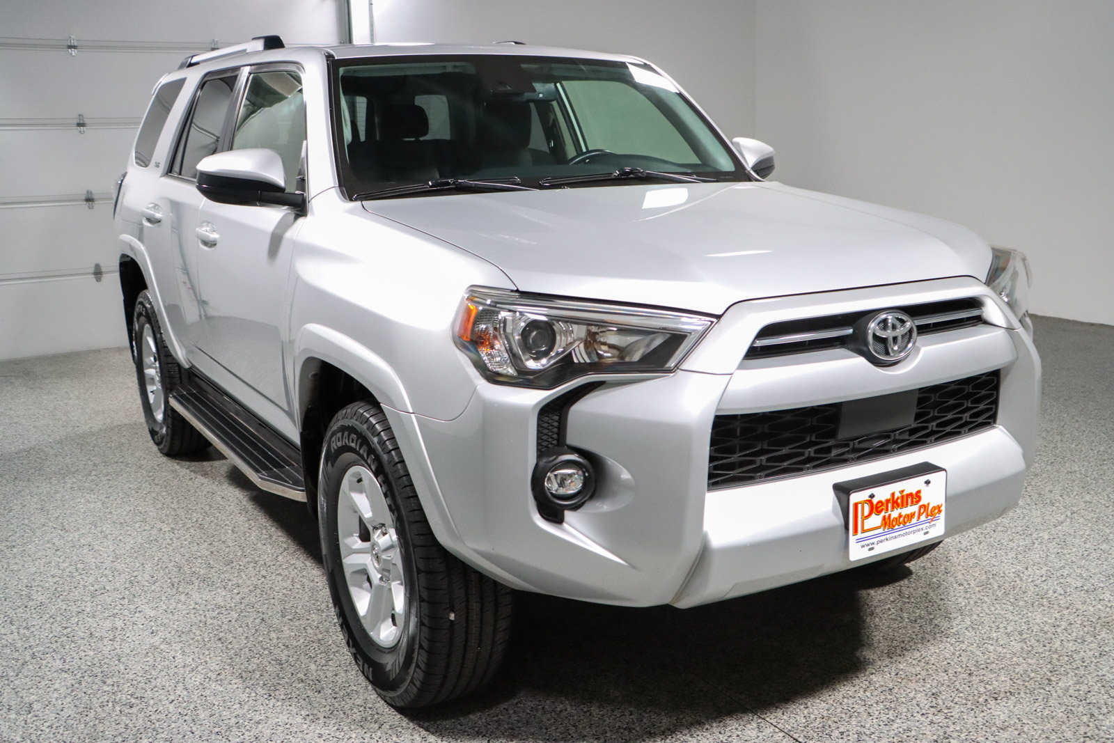 Used 2021 Toyota 4Runner SR5 AWD/4WD image 5