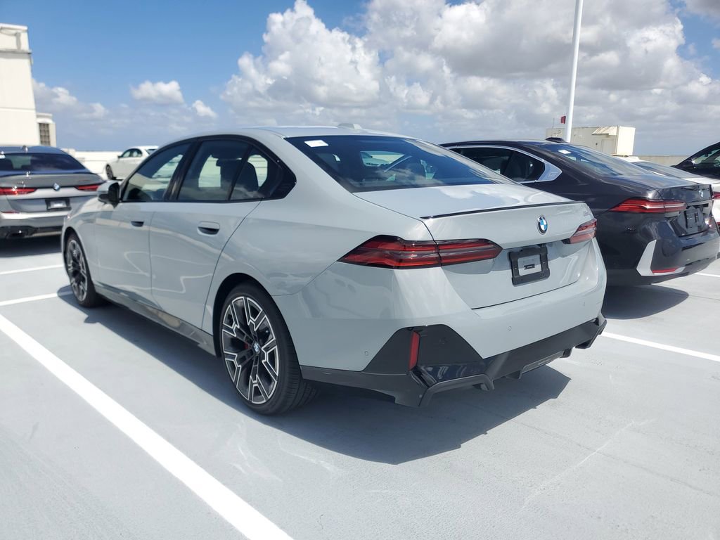 Used 2026 BMW 530i w/ M Sport Package RWD image 4