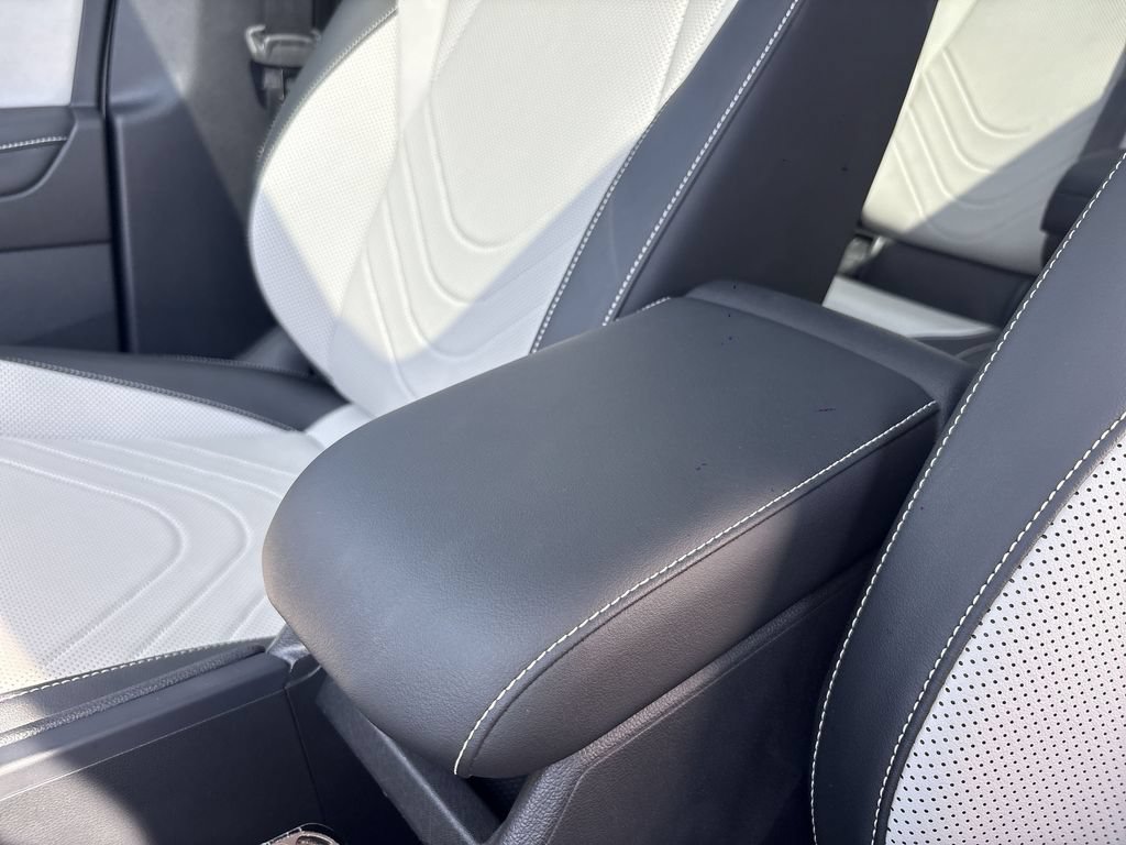 Used 2025 Volkswagen Tiguan SE AWD/4WD image 26