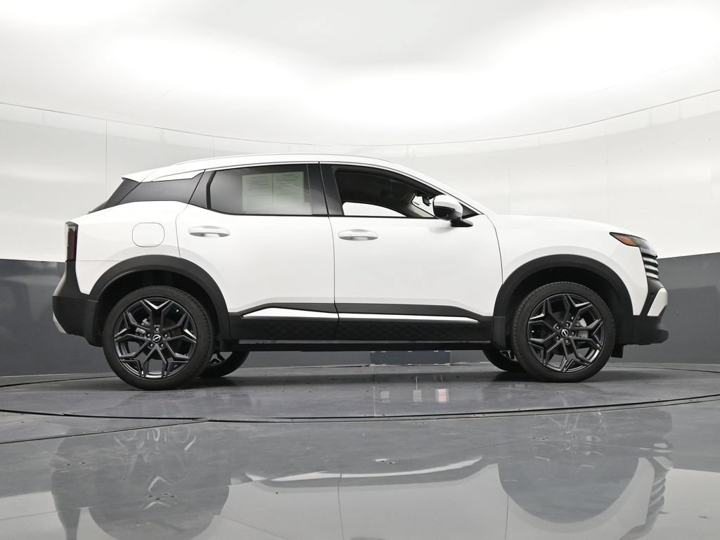 Used 2025 Nissan Kicks SR FWD image 32