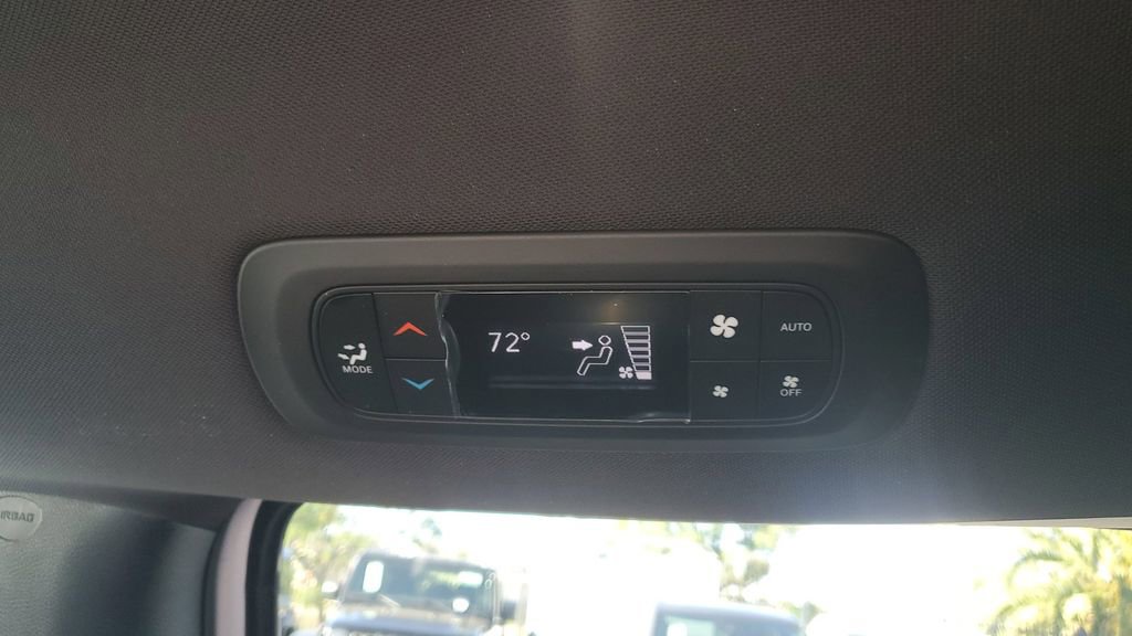 New 2026 Chrysler Pacifica Select image 14