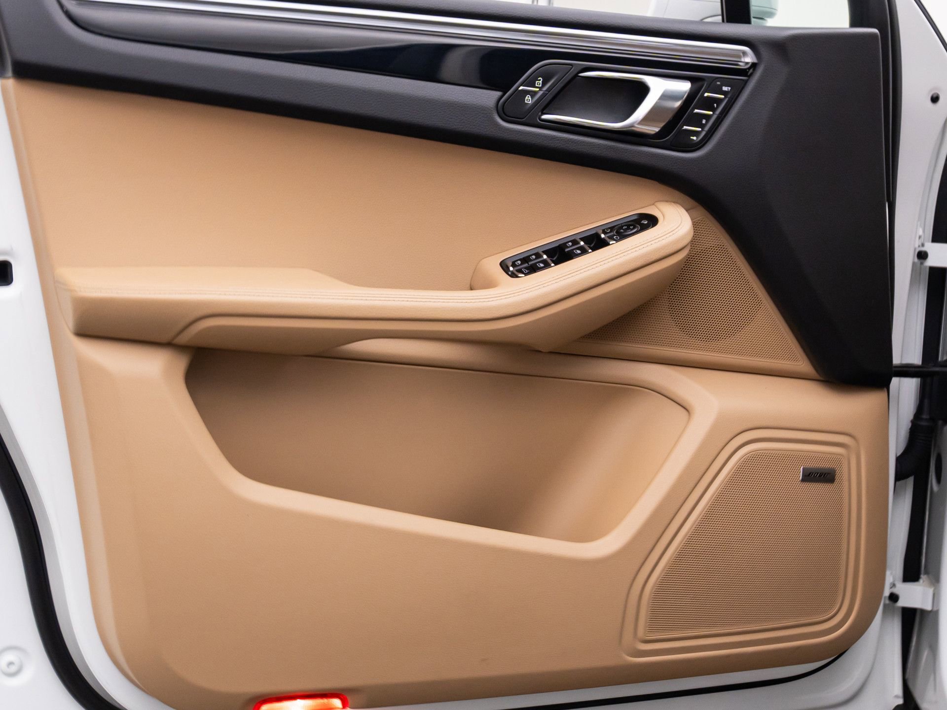 Certified 2023 Porsche Macan S image 14