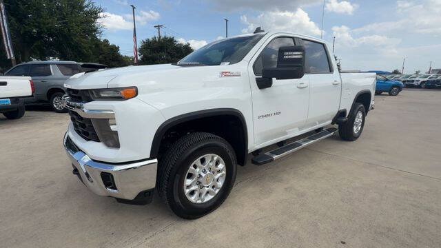 Used 2024 Chevrolet Silverado 2500 LT AWD/4WD image 4